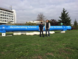 Die Stipendiaten auf dem Gelände des CERN, 15 k