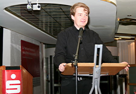 Prof. Dr. John-Dylan Haynes während seines Vortrags in der Kundenhalle der Sparkasse Aurich-Norden in Aurich am 18.02.2011, 29 k