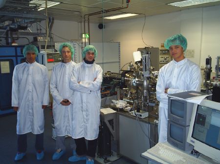 Praktikanten am Scanning Force Microscope, 32 k