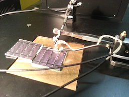 Foto von der Effizienzmessung am Sonnensimulator, 15 k