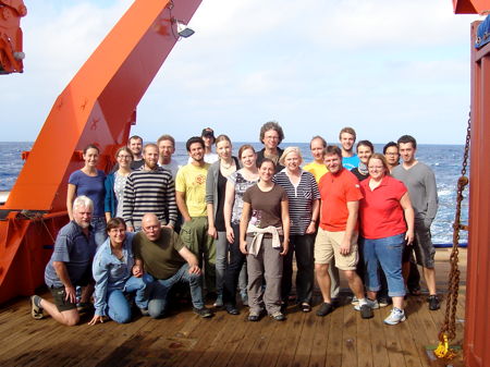 Gruppenbild der Wissenschaftler am Heck der Meteor, 42 k