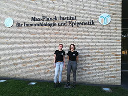 Vor dem Max-Planck-Institut für Immunbiologie und Epigenetik in Freiburg, 18 k