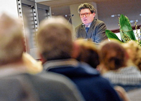 Foto von Prof. Dr. Wilhelm Vossenkuhl bei der Eröffnungsveranstaltung der 24. Auricher Wissenschaftstage 2014, 30 k