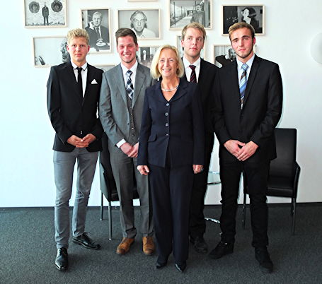 Foto der Stipendiaten mit Prof. Dr. Johanna Wanka, Bundesministerin für Bildung und Forschung, 41 k